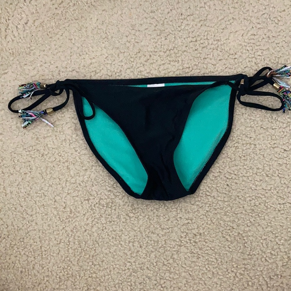 Fun tie black bottoms
